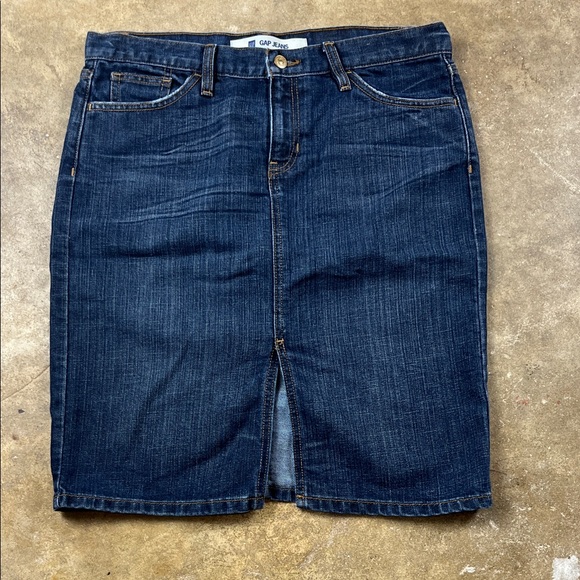 GAP Dresses & Skirts - GAP Dark Blue Denim Skirt with Front Slit
Size: 10